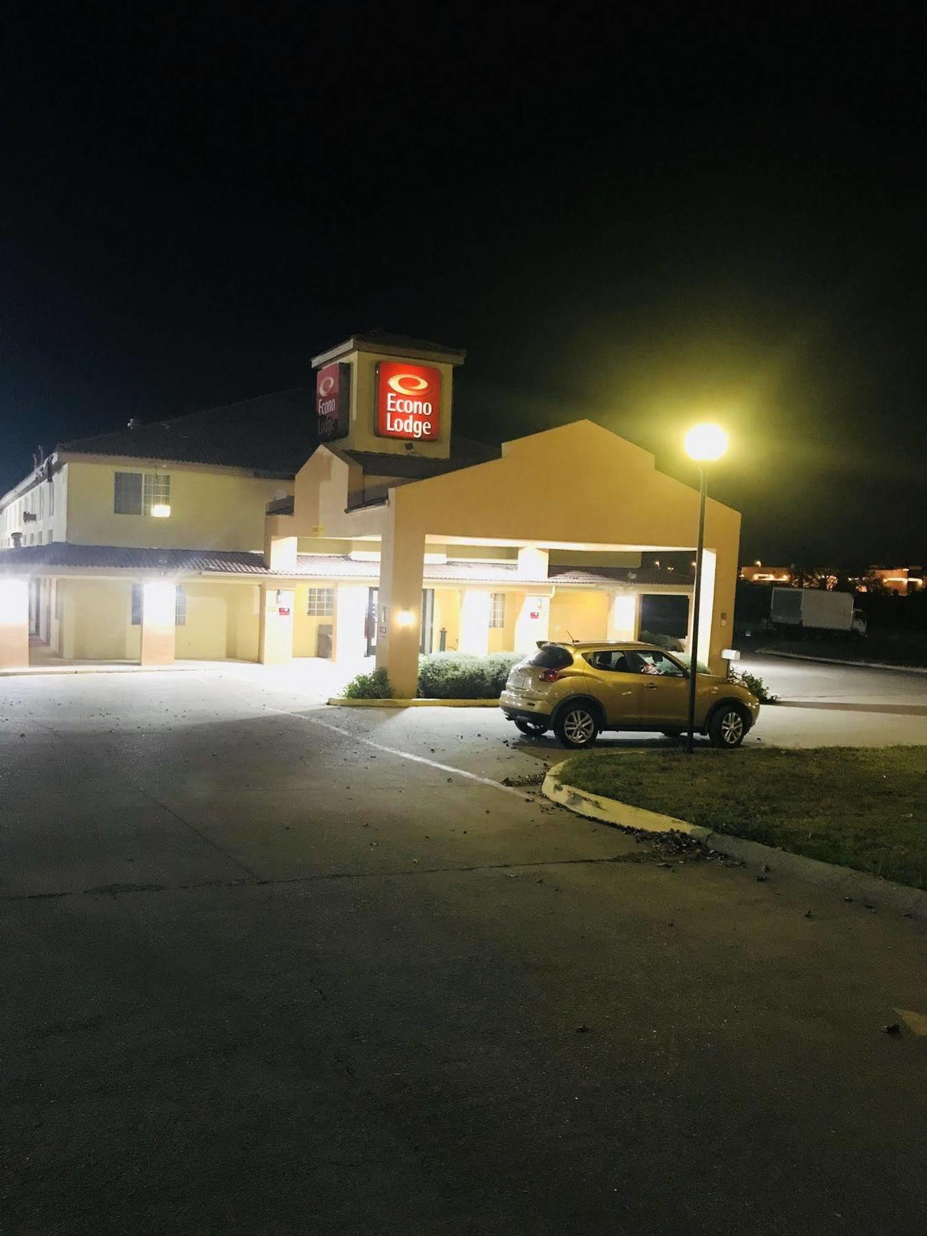 Rodeway Inn Stephenville Exterior photo